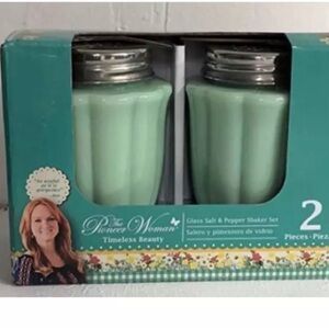 Pioneer woman timeless beauty salt and pepper shakers jade colored new